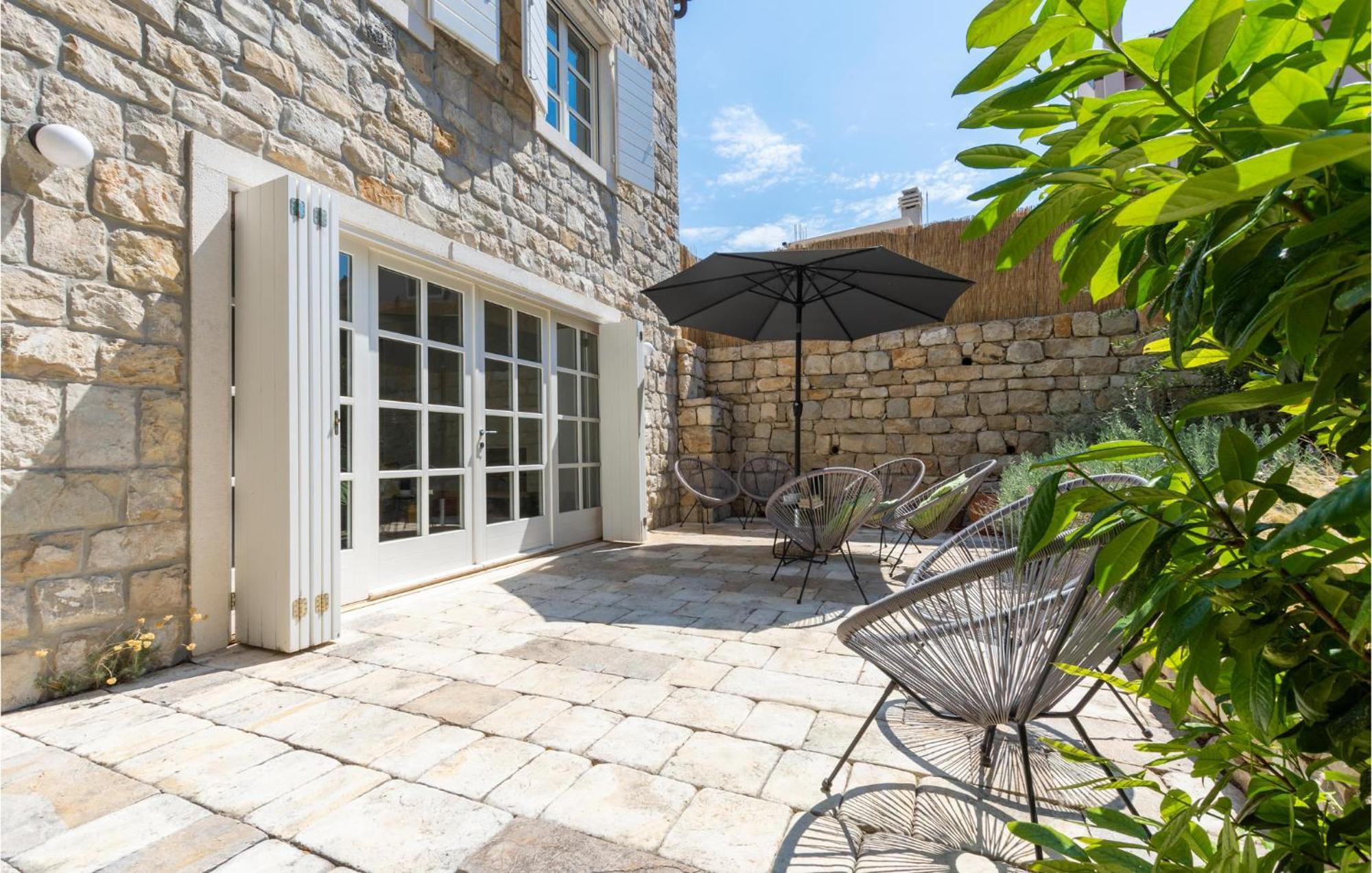 Stunning Home In Split With Outdoor Swimming Pool Extérieur photo