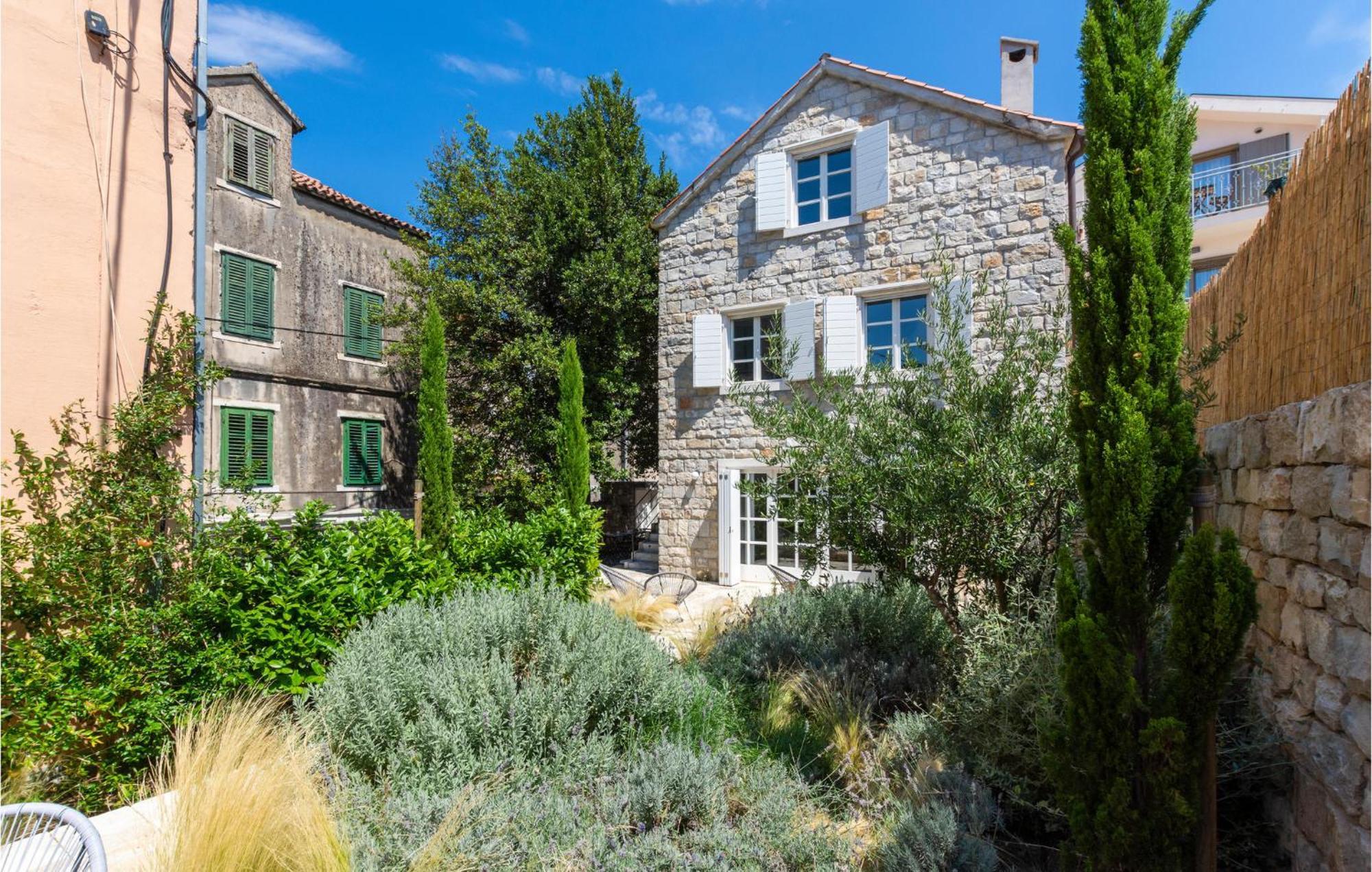 Stunning Home In Split With Outdoor Swimming Pool Extérieur photo