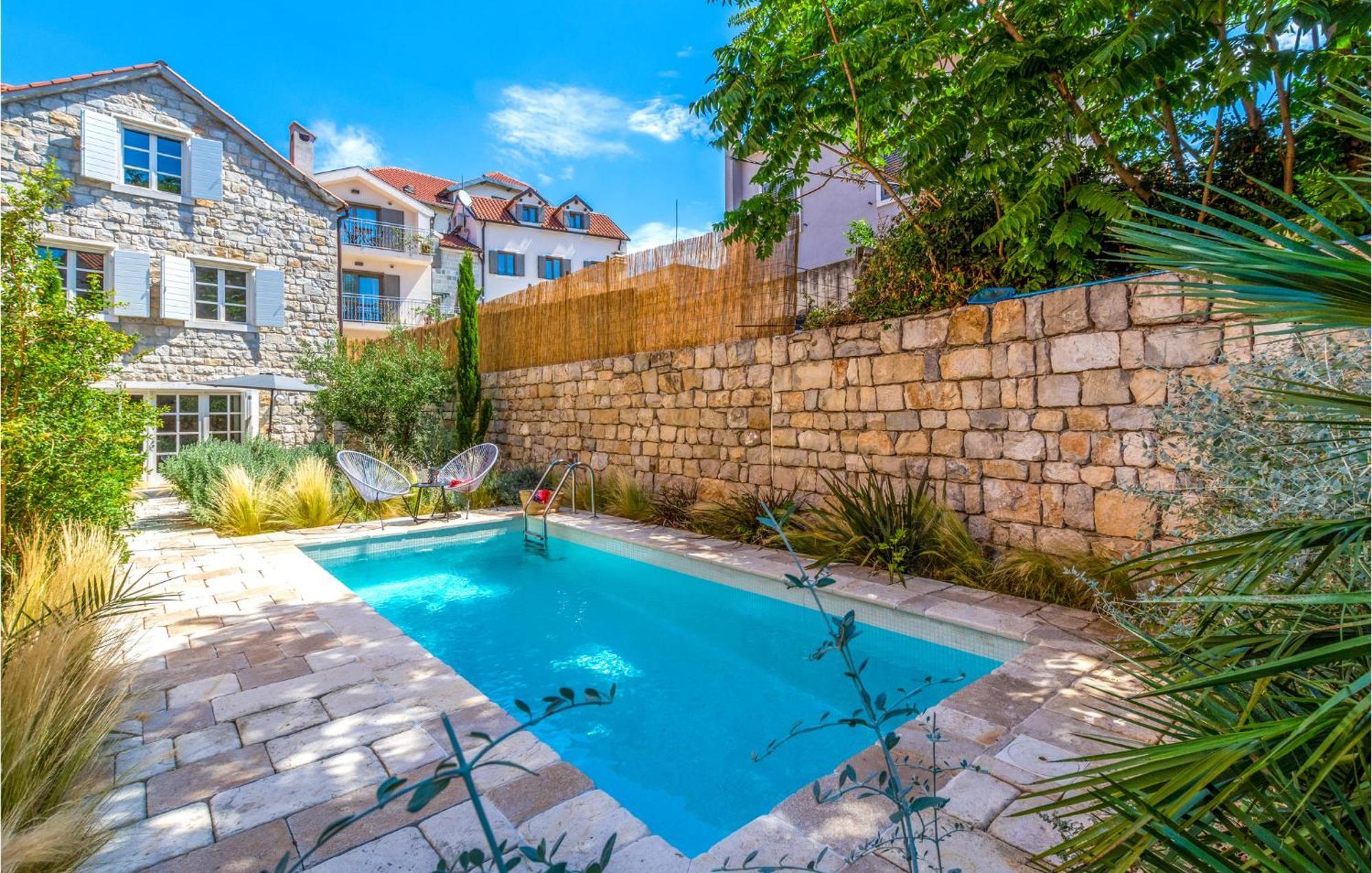 Stunning Home In Split With Outdoor Swimming Pool Extérieur photo